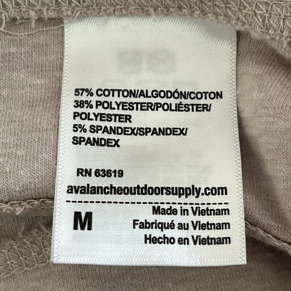 Avalanche Outdoor Supply Co High Waisted biker shorts Size Medium NWT. - Picture 8 of 8